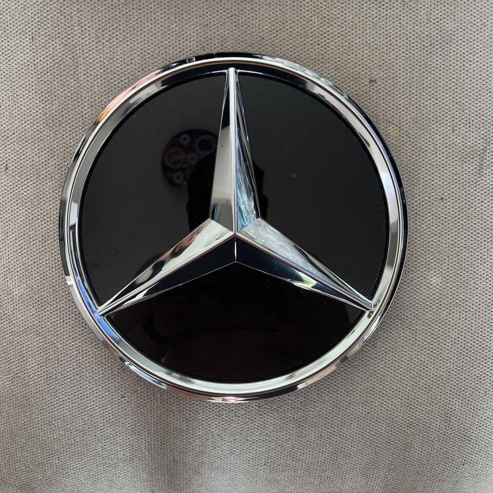 Etoile Mercedes de calandre Classe A, C, CLA, E, CLS, GLA, GLB (18-23)