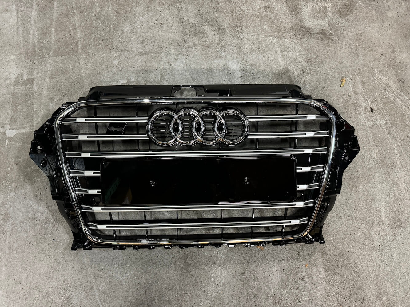 Calandre Audi A3 8V Facelift Look S3 Noir brillant (12-16)