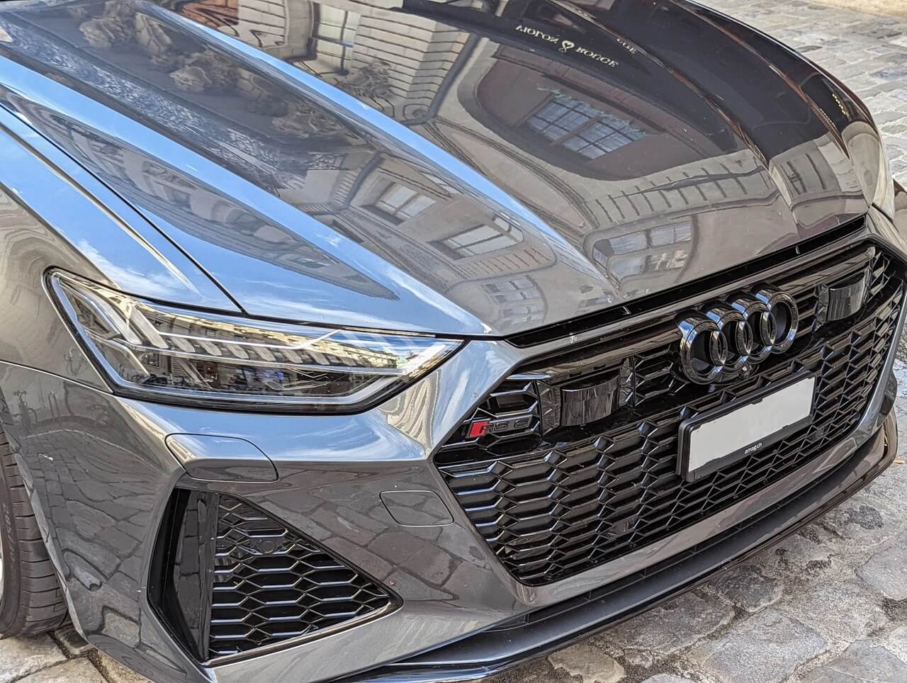 Logo de calandre Audi A1, A3, A4, A5, A6, A7, Q2, Q3, Q5, Q7, Q8, R8 et TT noir brillant
