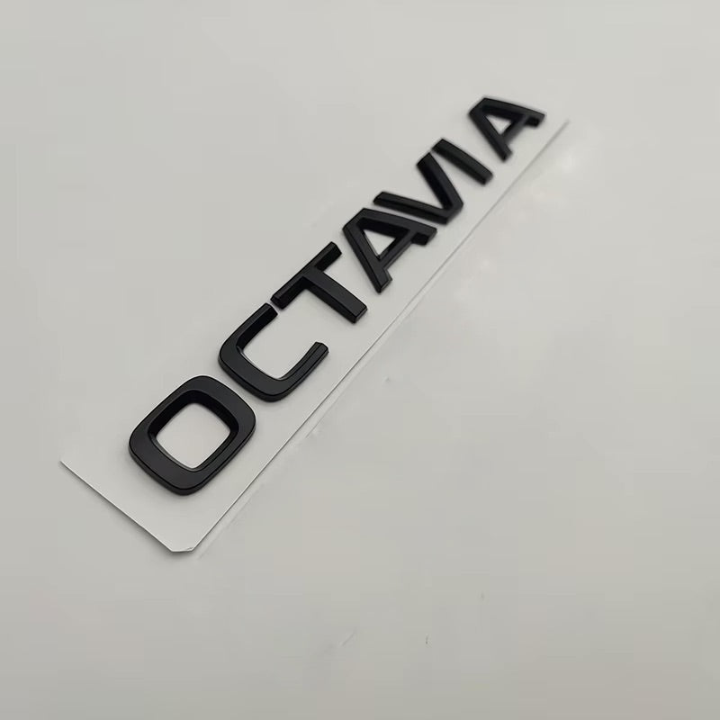 Logo de coffre noir Skoda Octavia