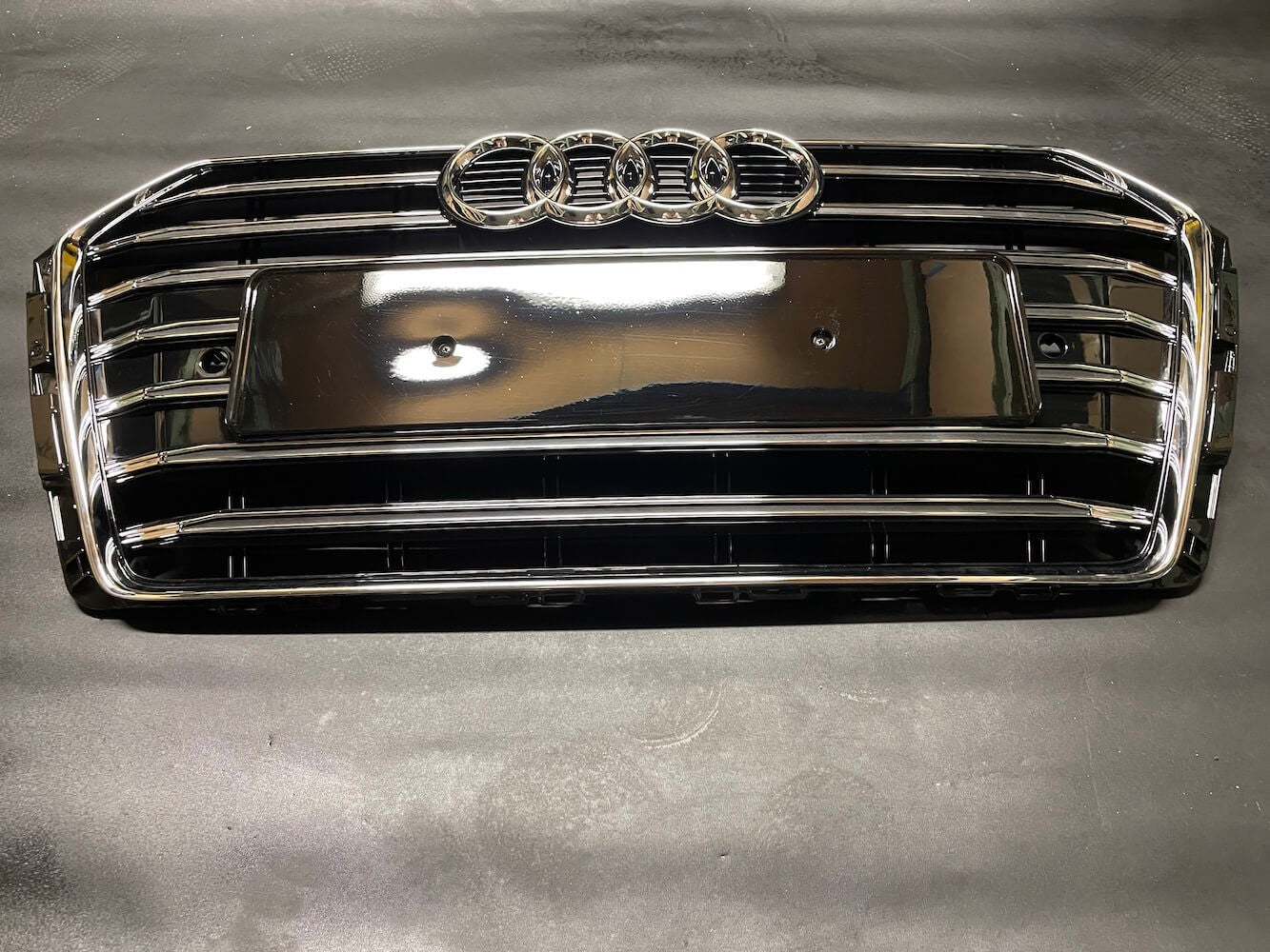 Calandre Audi A4 B9 Chrome / Noir Look S4 (15-19)