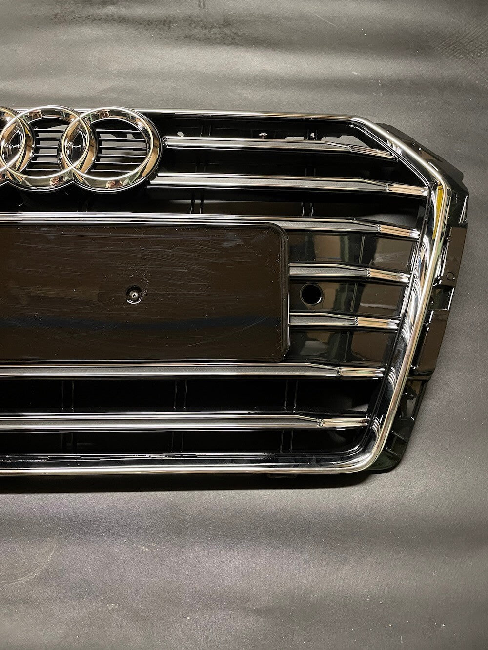 Calandre Audi A4 B9 Chrome / Noir Look S4 (15-19)