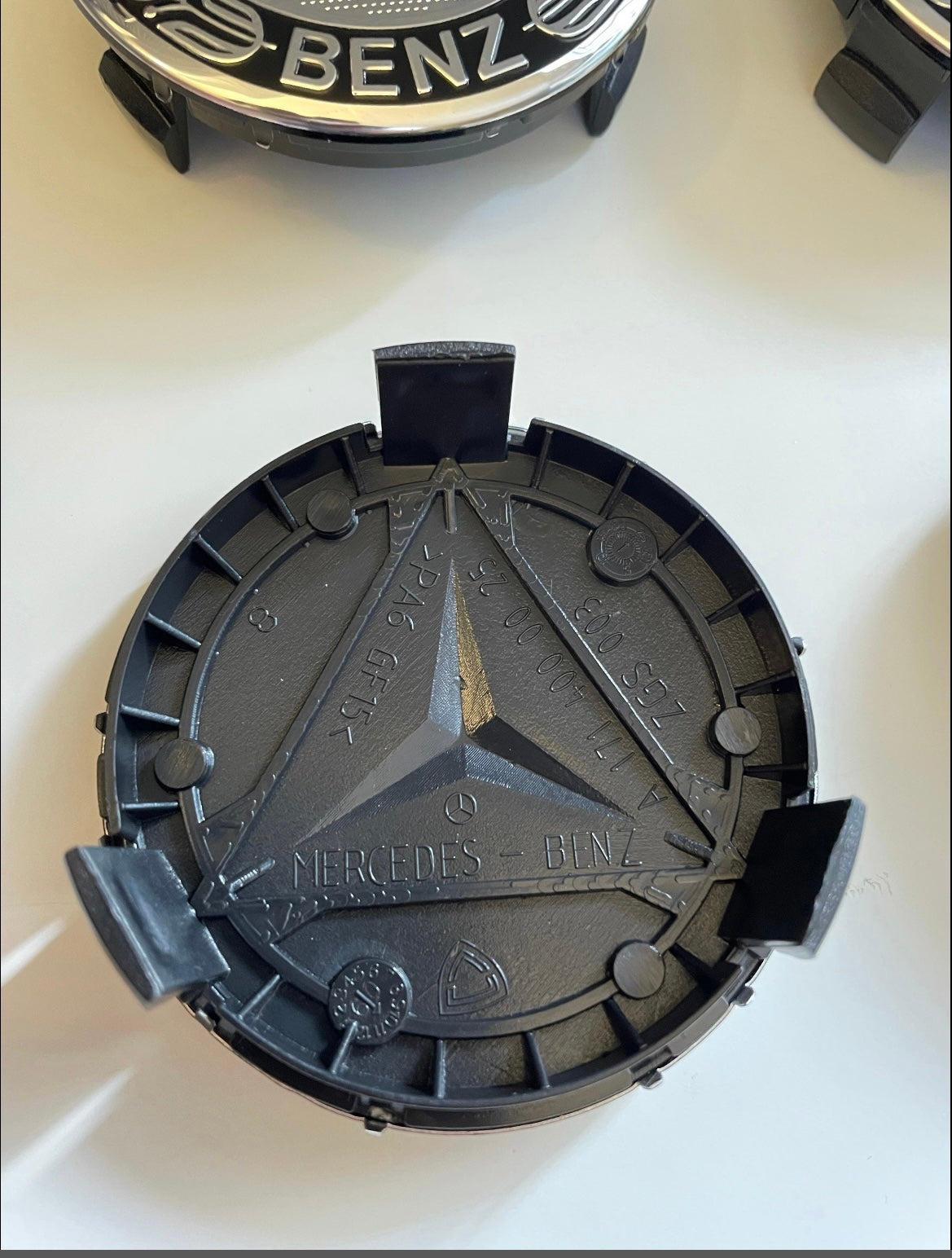 4x Centres de Roues Mercedes 75mm