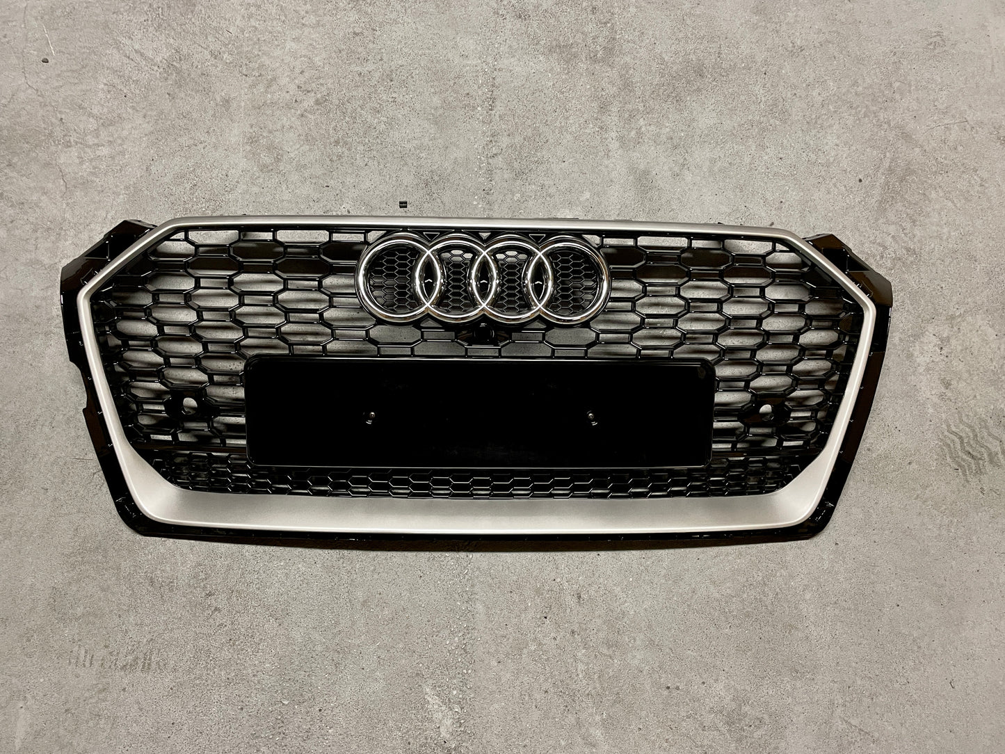 Calandre silver adaptable sur Audi A5 B9 (16-19) Look RS5
