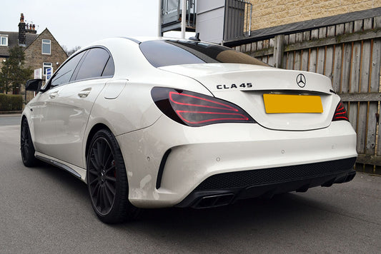 Logo de coffre noir brillant Mercedes classe CLA C117