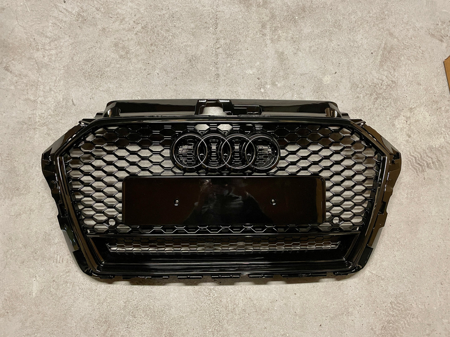 Calandre Audi A3 8V Look RS3 Noir 2016 à 2019