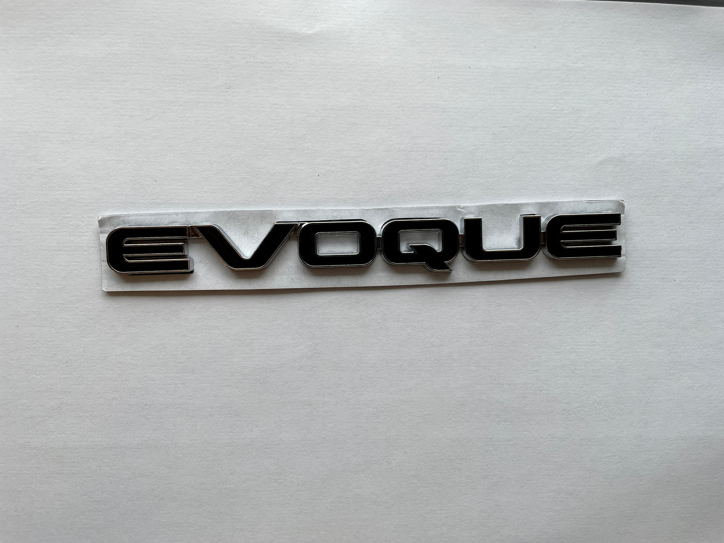 Logo Evoque noir et chrome
